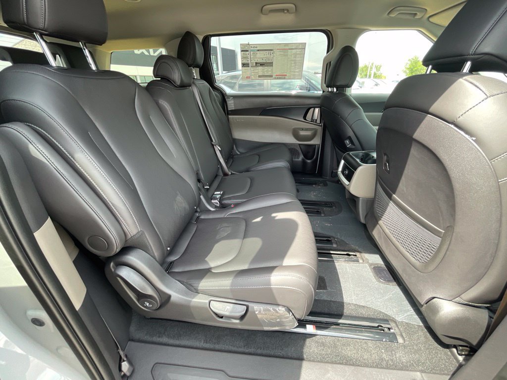 New 2027 Kia Carnival FWD image 26
