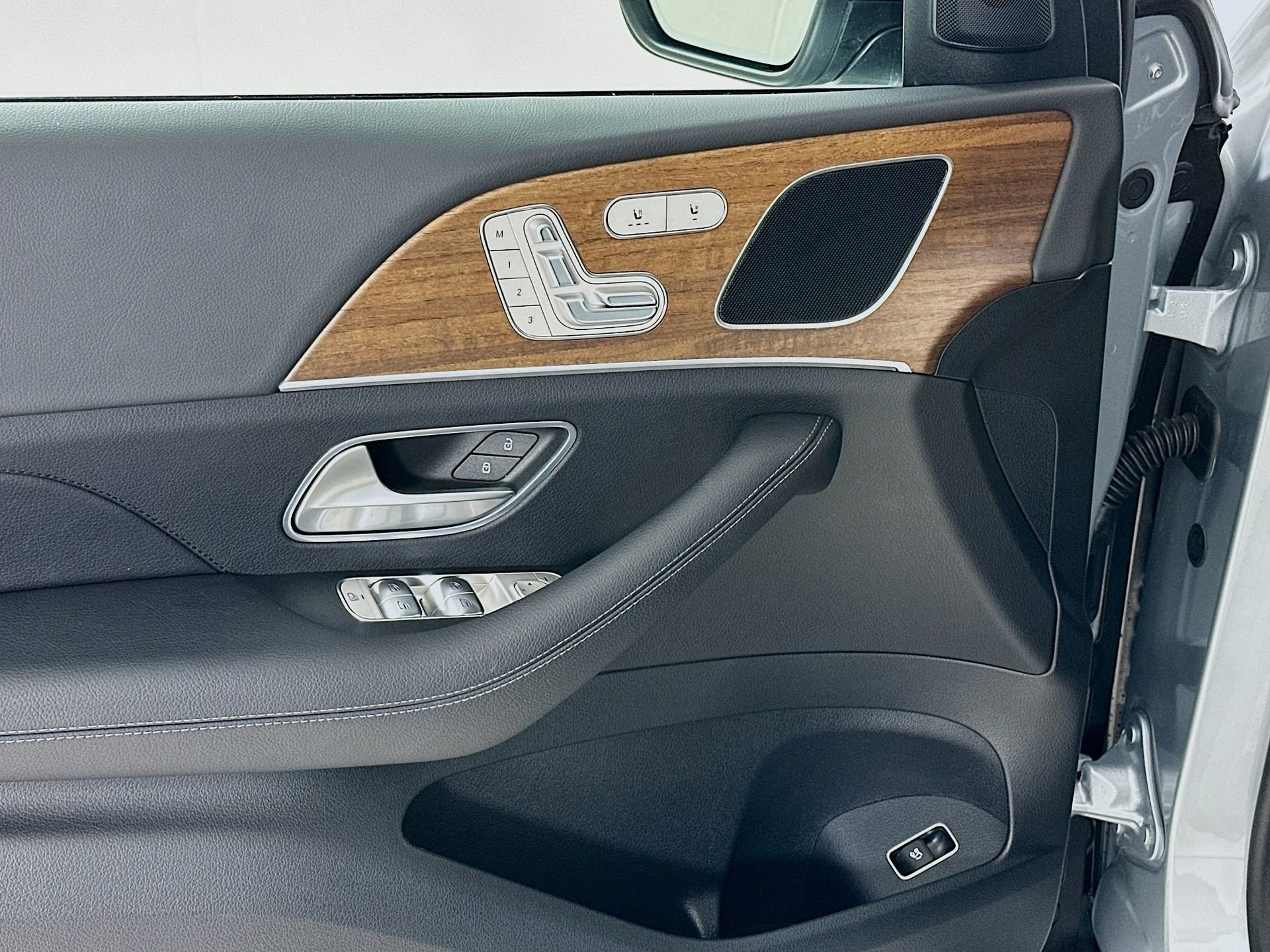 Certified 2025 Mercedes-Benz GLE 350 4MATIC image 19