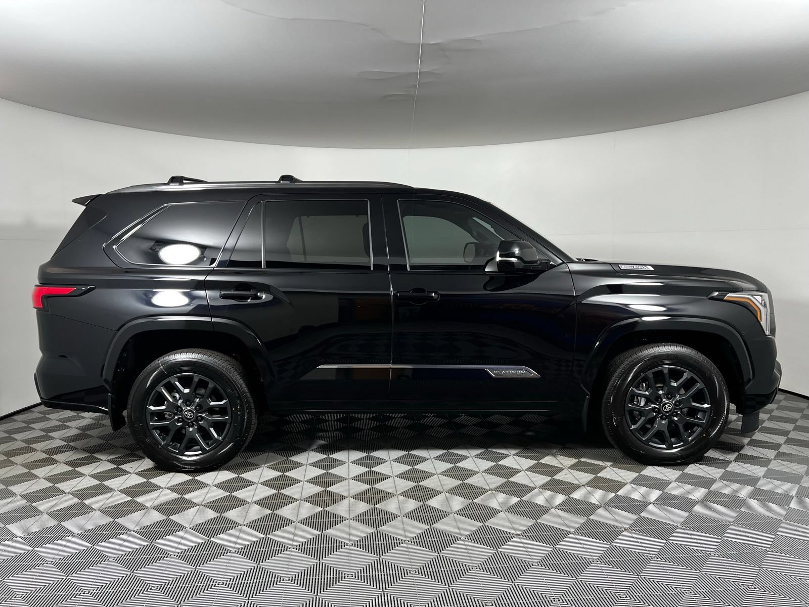 New 2026 Toyota Sequoia Platinum AWD/4WD image 4