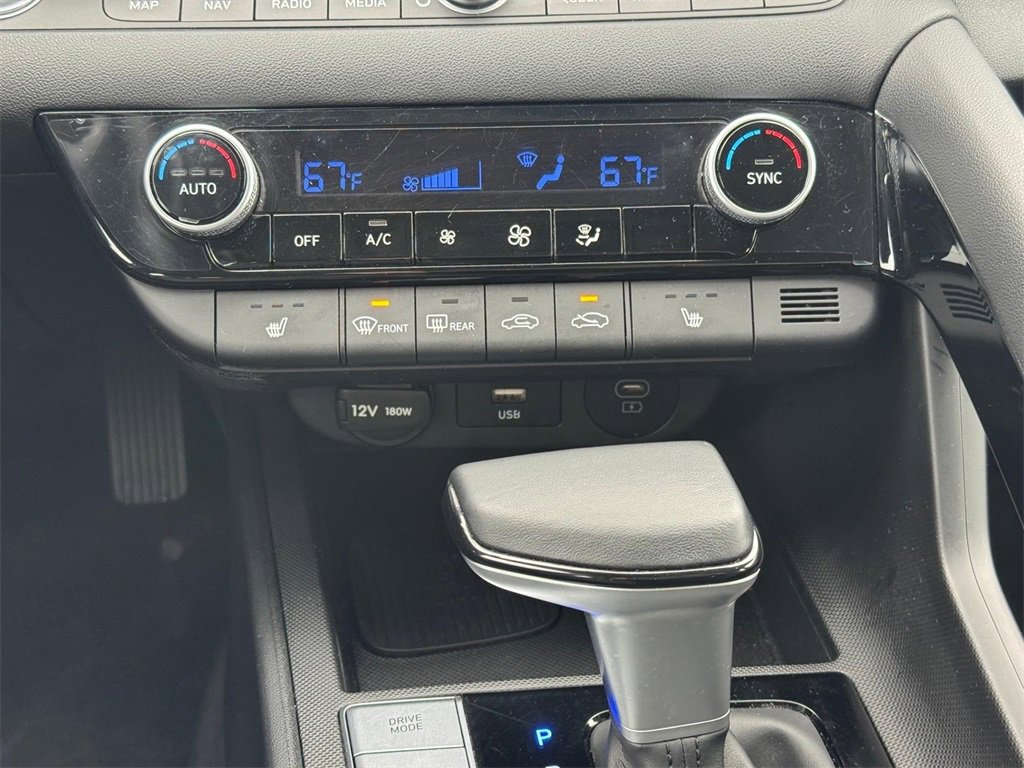 Used 2025 Hyundai Elantra Limited image 16