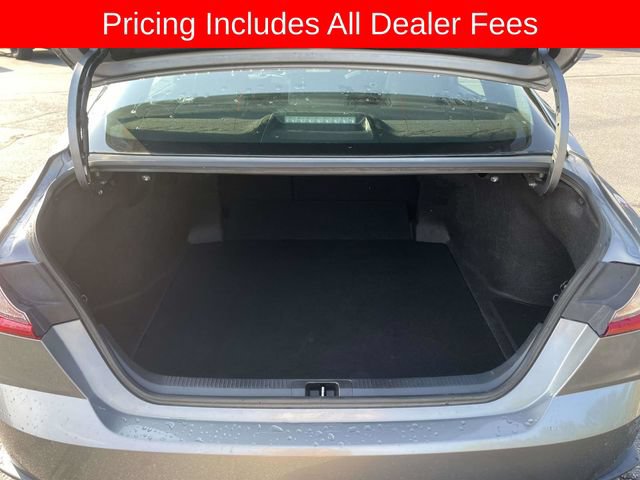 Used 2025 Toyota Camry SE FWD image 13