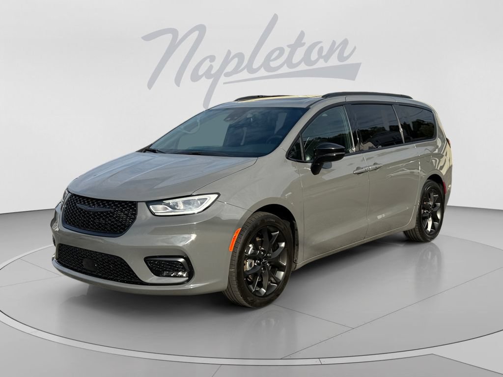 Certified 2025 Chrysler Pacifica Limited FWD image 1