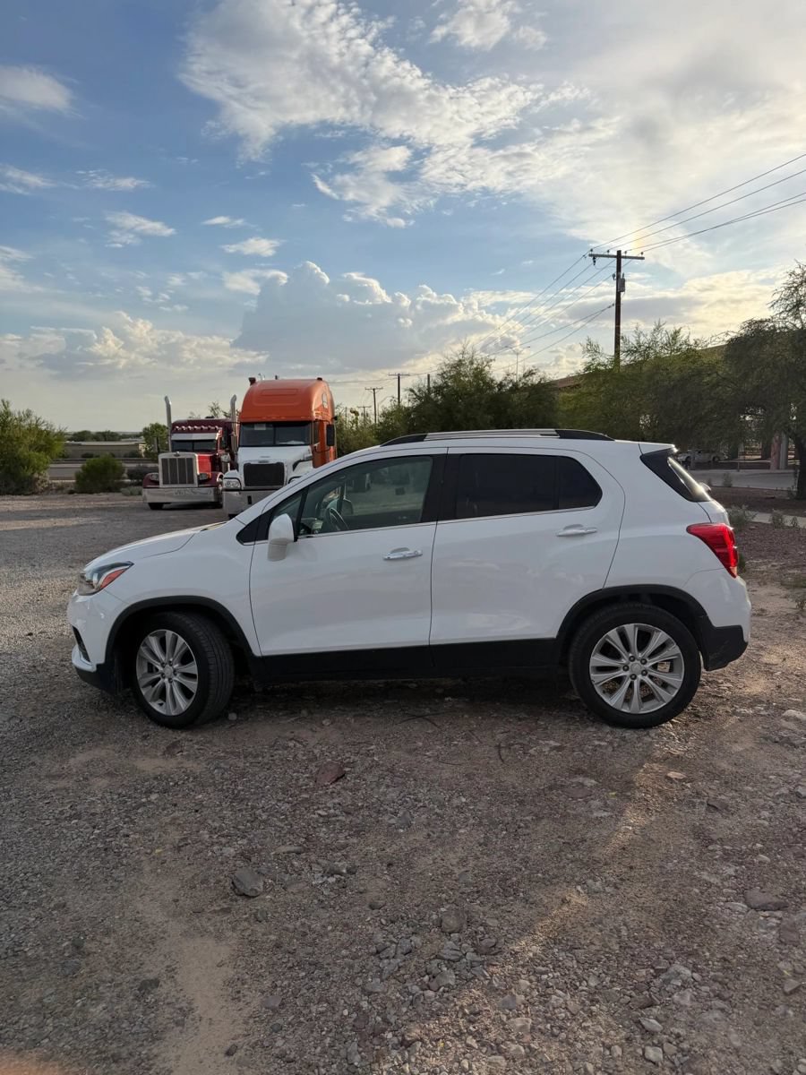 Used 2018 Chevrolet Trax Premier FWD image 2