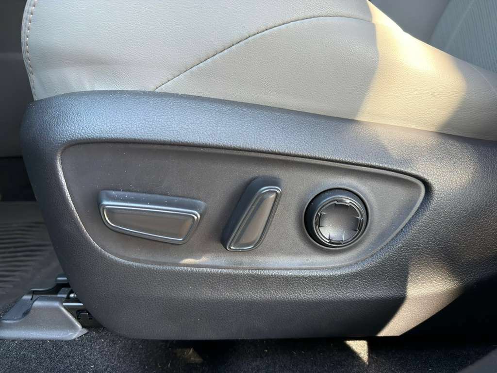 Used 2022 Toyota Venza Limited w/ Advanced Technology Package AWD/4WD image 13