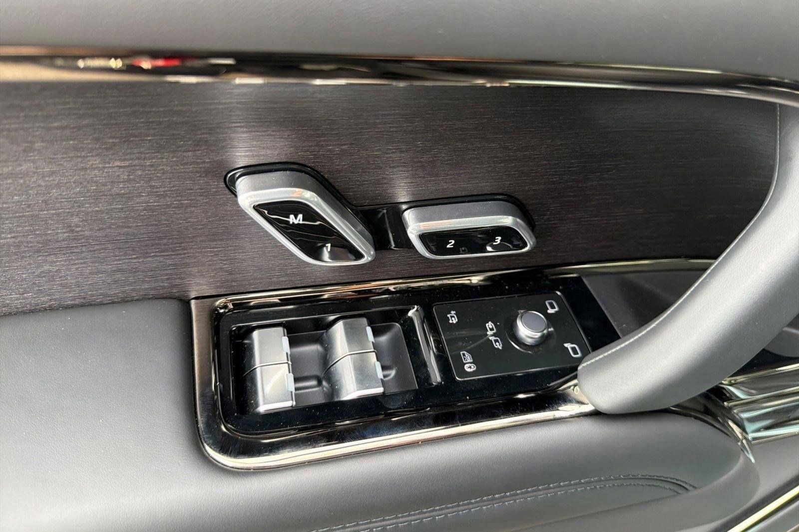 New 2026 Land Rover Range Rover SV AWD/4WD image 12