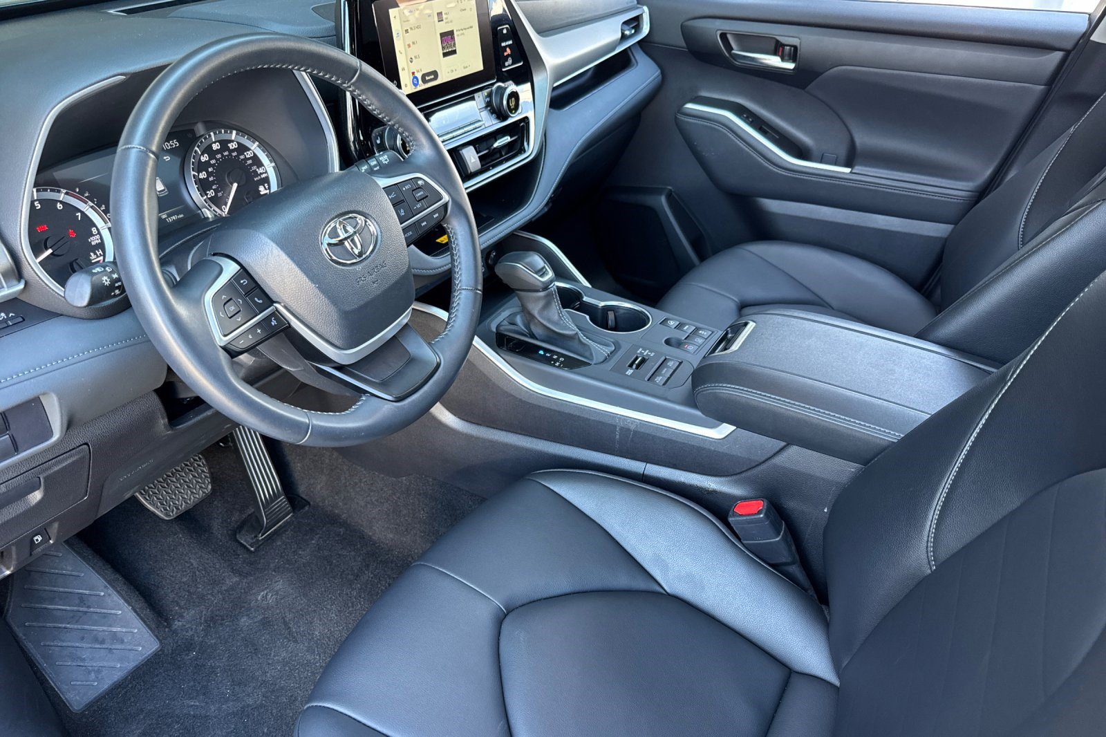 Used 2026 Toyota Highlander XLE AWD/4WD image 4
