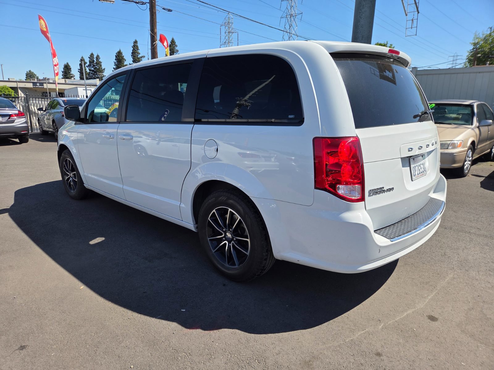 Used 2018 Dodge Grand Caravan GT FWD image 2