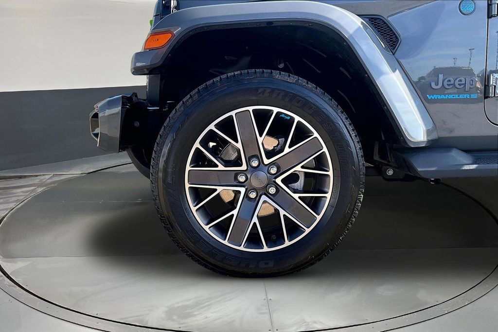 Used 2023 Jeep Wrangler Unlimited Sahara AWD/4WD image 31