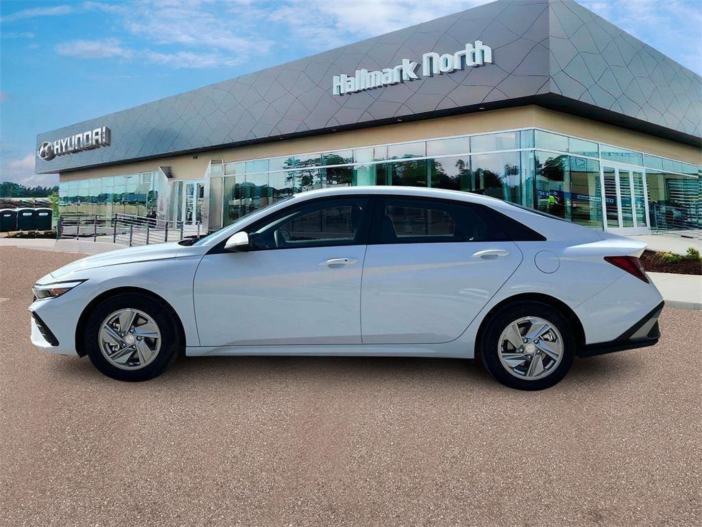 New 2025 Hyundai Elantra SE w/ Cargo Package image 3