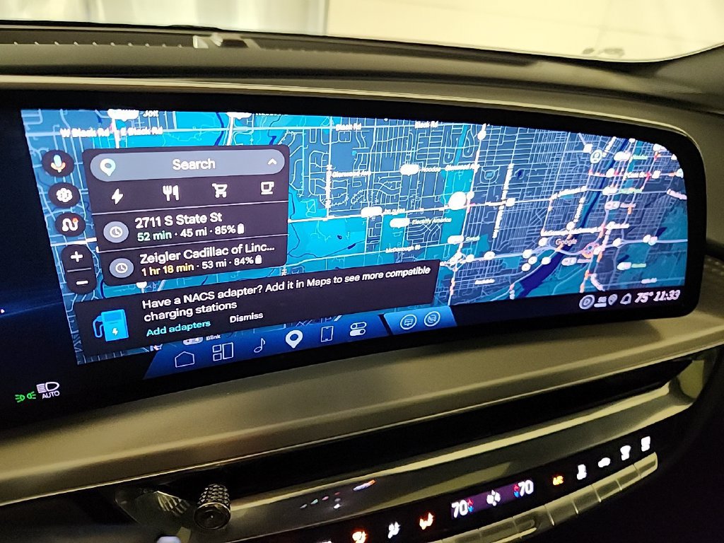 Used 2025 Cadillac Lyriq Luxury w/ LPO, Floor Liner Package AWD/4WD image 15