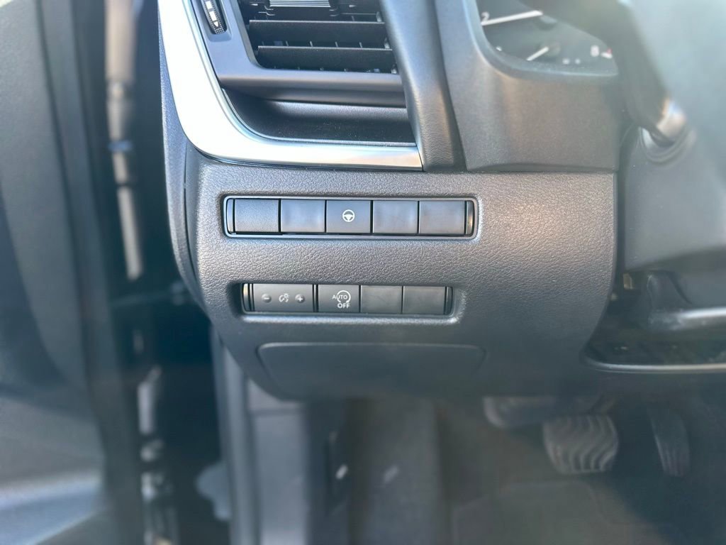 Used 2023 Nissan Rogue SV image 26