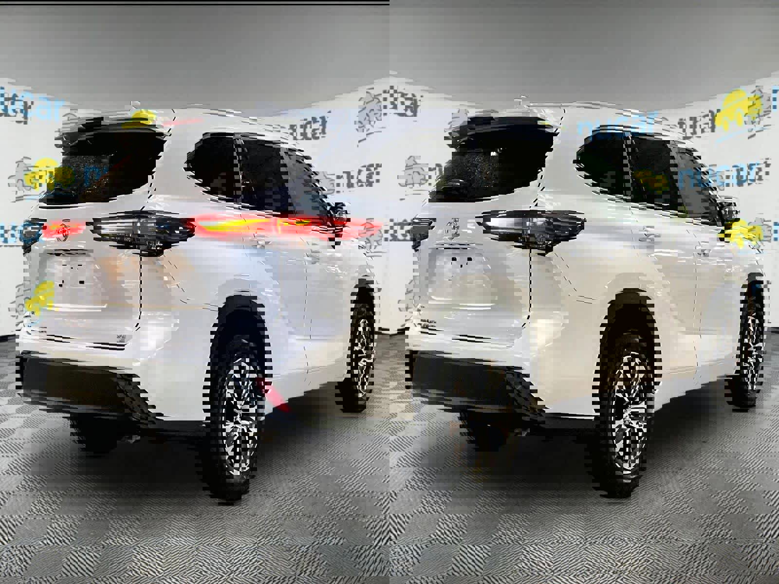 Used 2023 Toyota Highlander XLE image 6