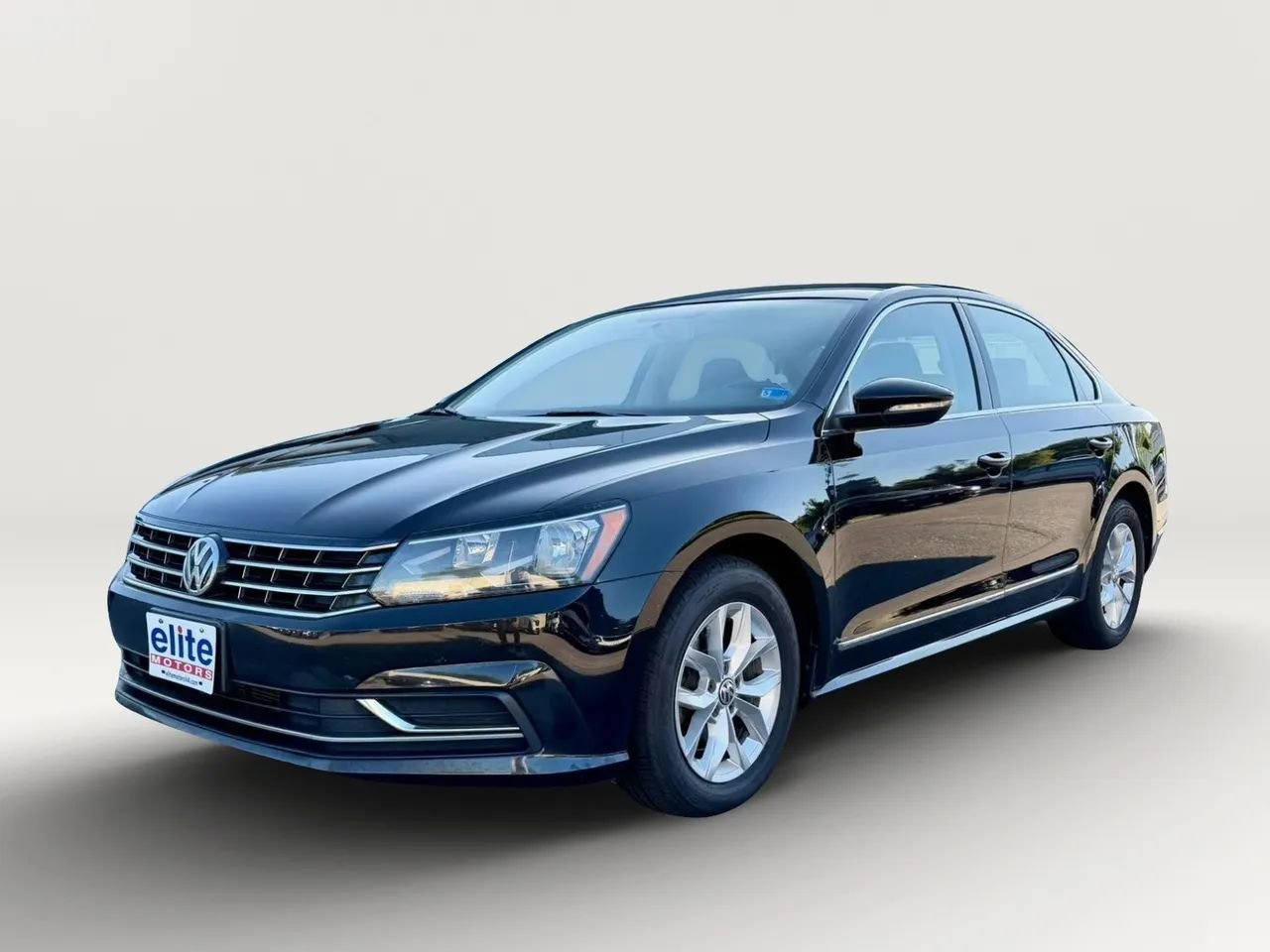 Used 2016 Volkswagen Passat 1.8T S FWD image 3