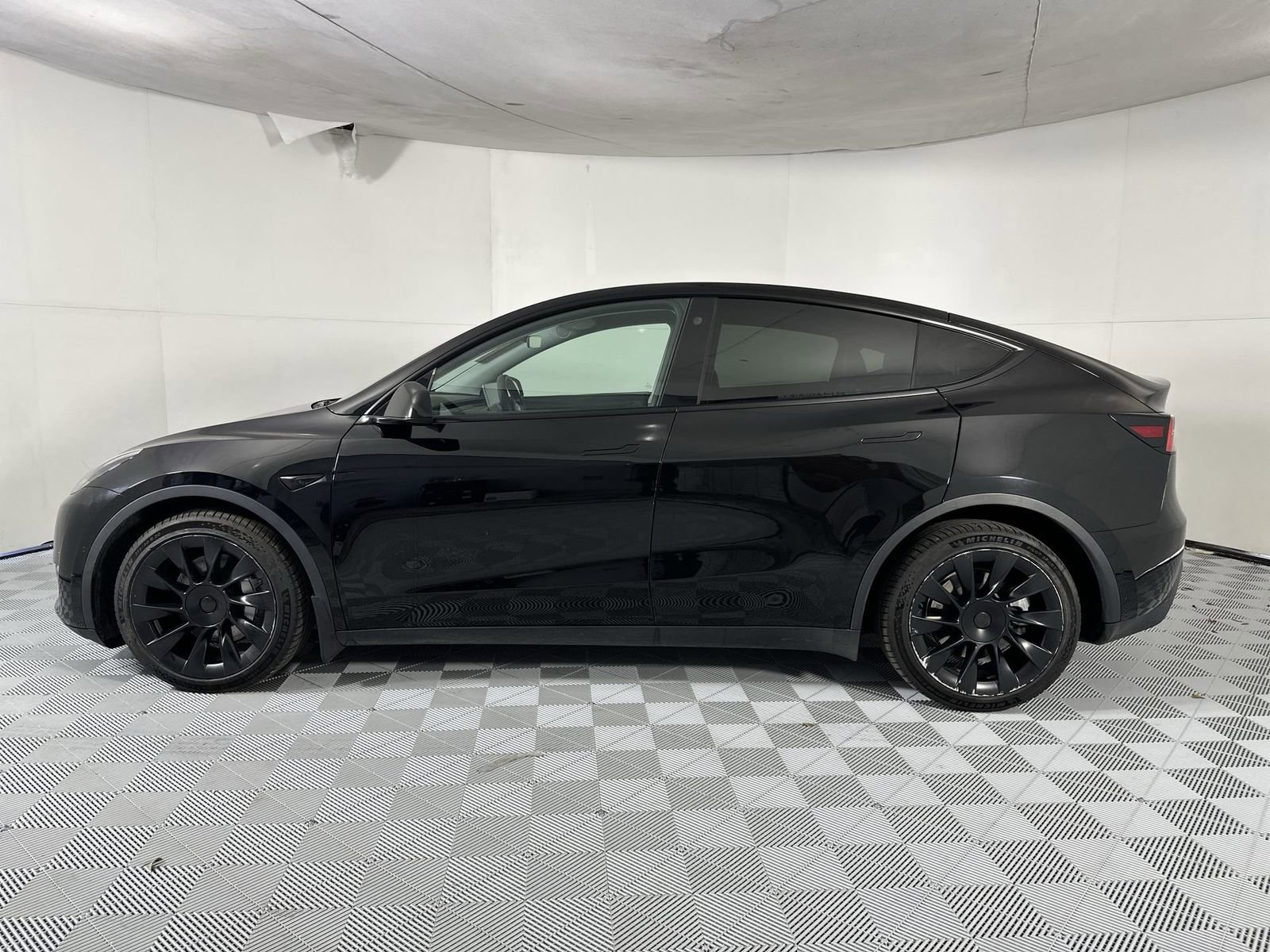 Used 2021 Tesla Model Y Long Range image 5