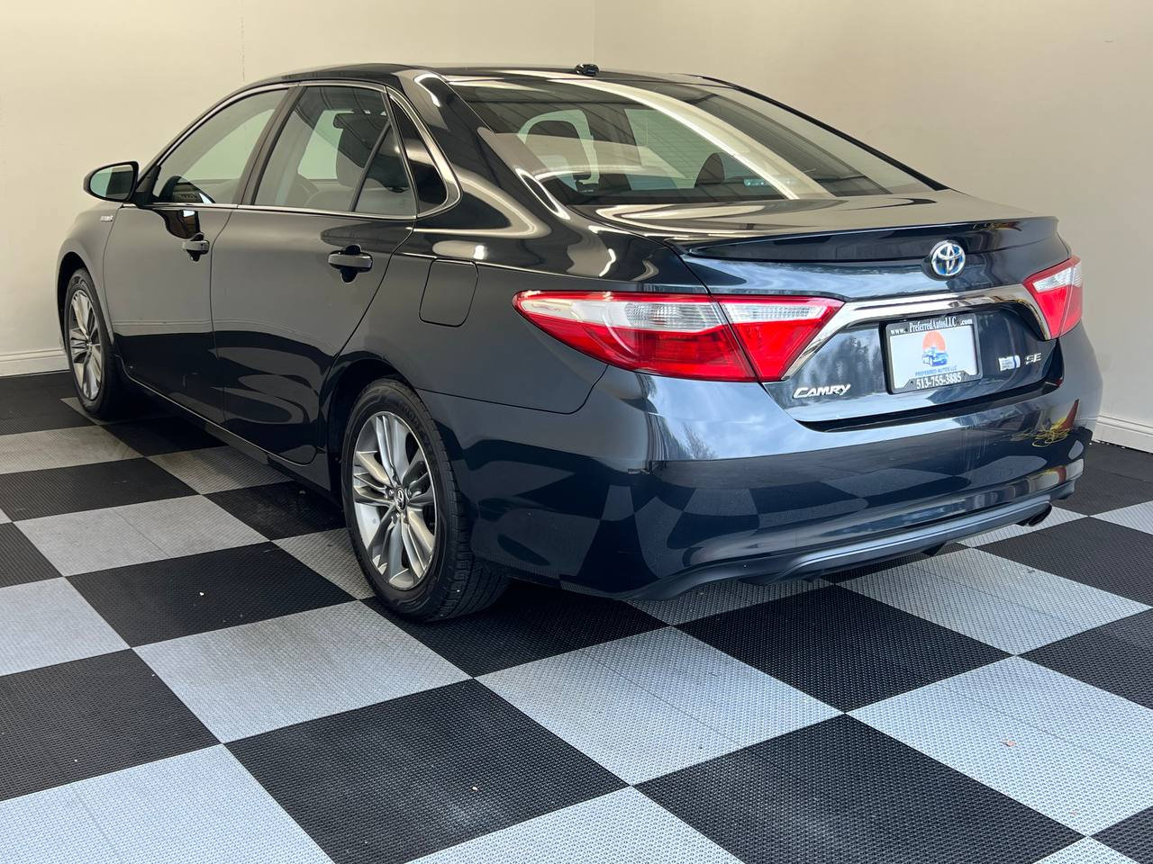 Used 2015 Toyota Camry SE image 4