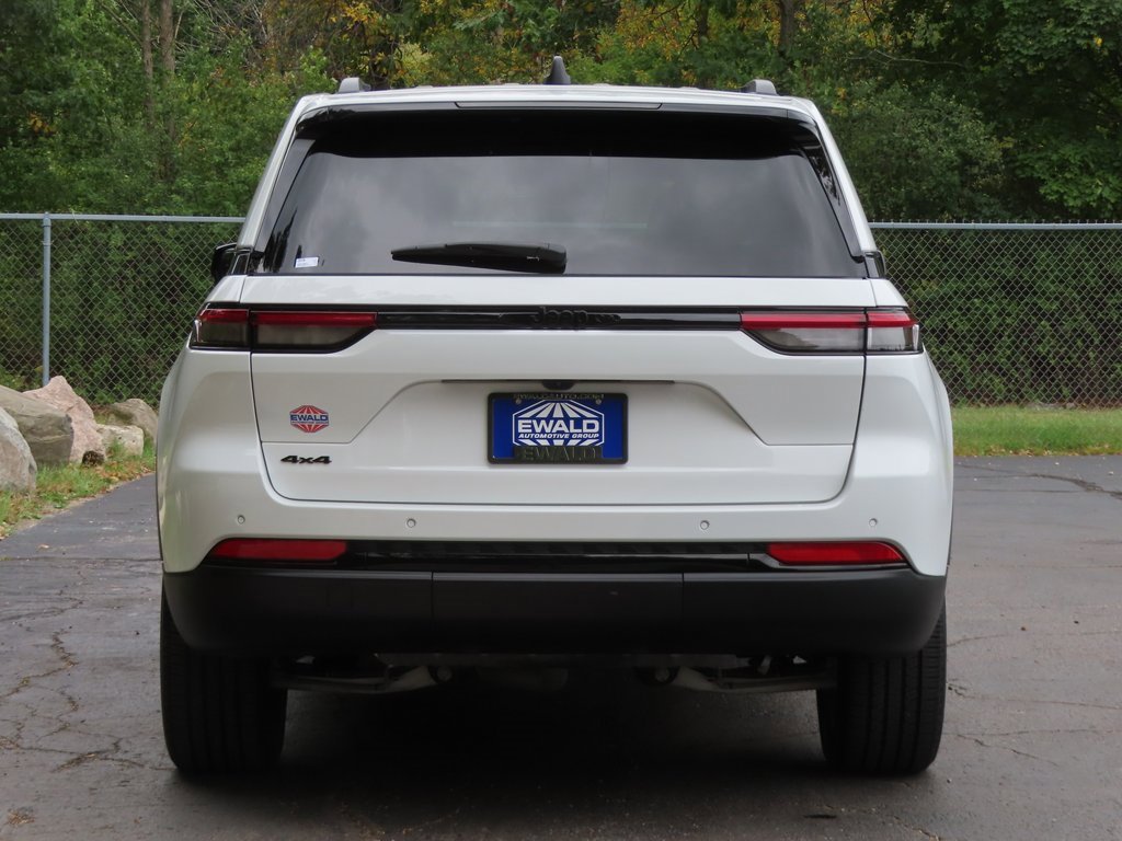 Certified 2024 Jeep Grand Cherokee Altitude image 14