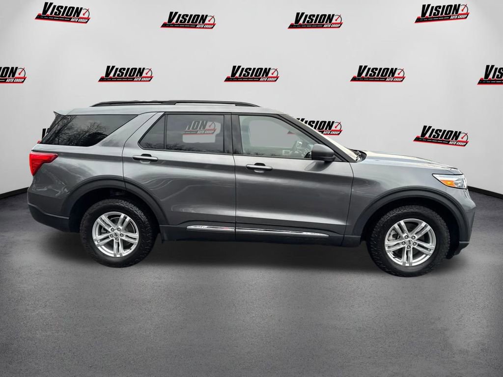 Used 2022 Ford Explorer XLT w/ Equipment Group 202A image 4
