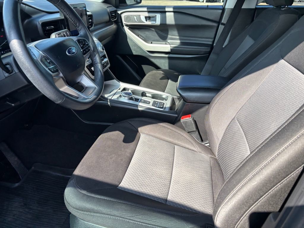 Used 2024 Ford Explorer XLT image 9