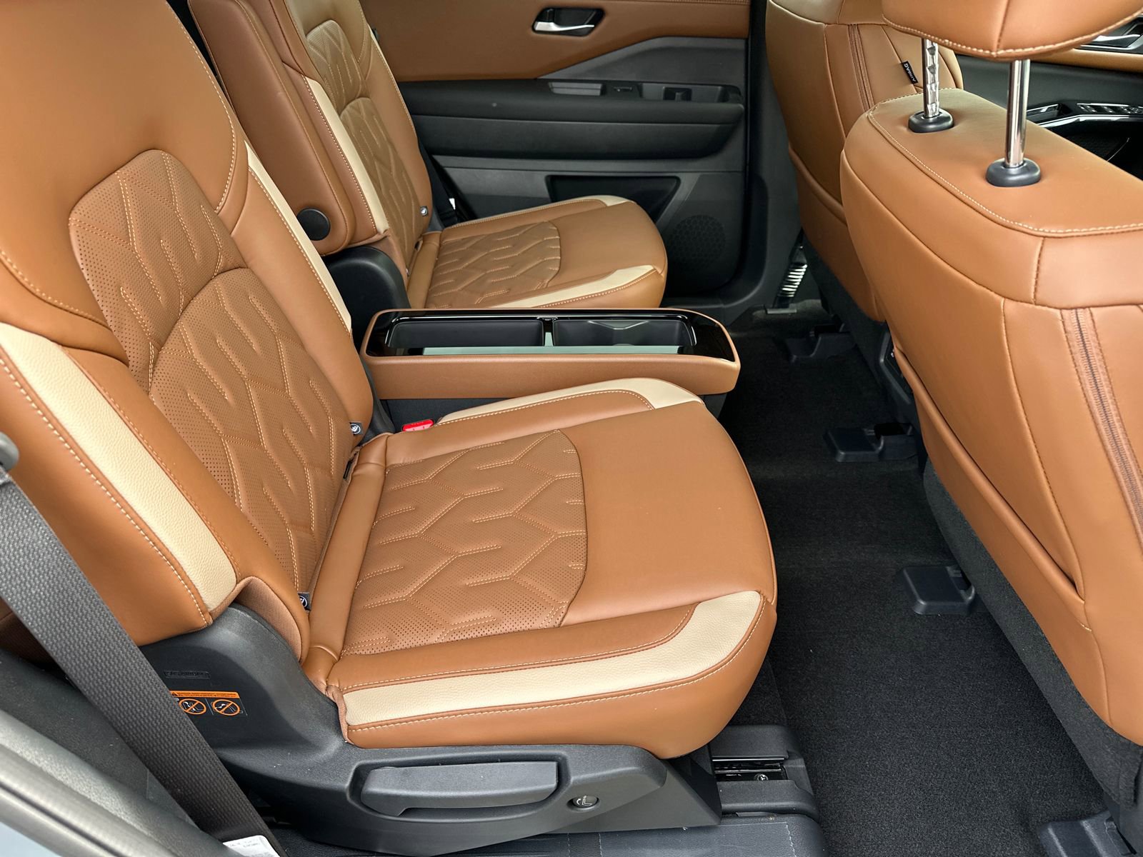 New 2026 Nissan Pathfinder Platinum image 14