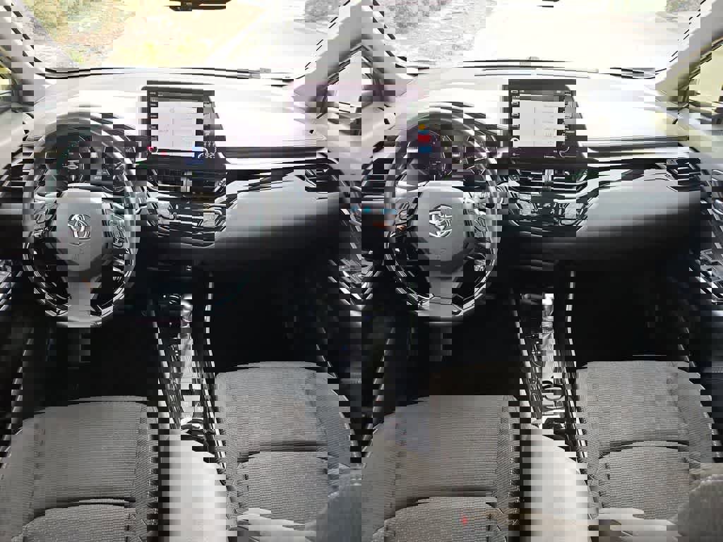 Used 2019 Toyota C-HR XLE image 10