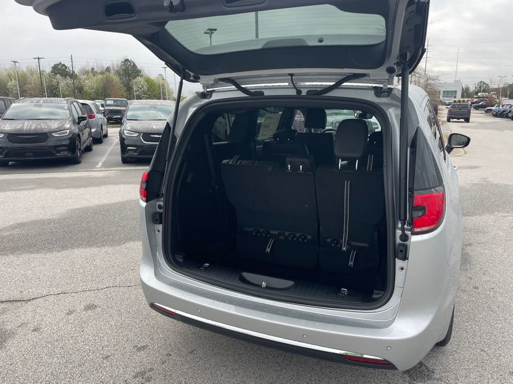 New 2026 Chrysler Pacifica Select image 20