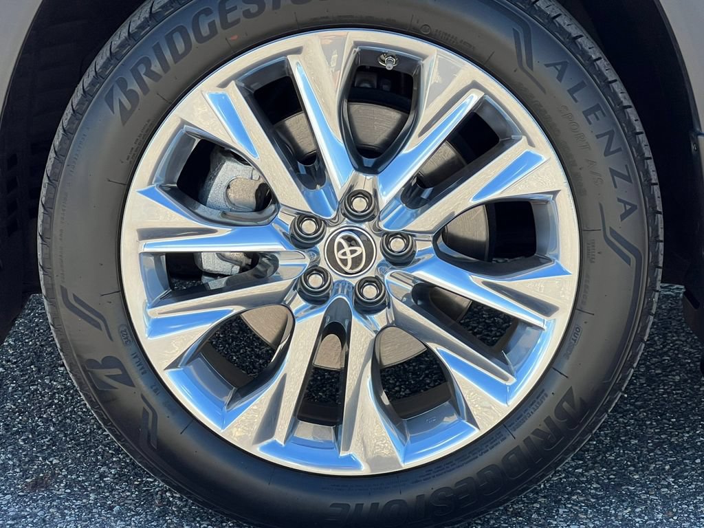 Used 2022 Toyota Highlander Limited AWD/4WD image 7