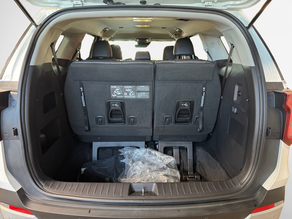 Certified 2026 Kia Carnival FWD image 25