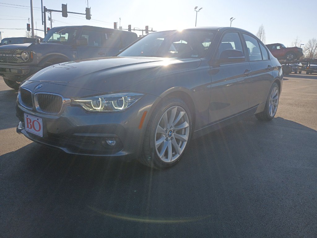 Used 2018 BMW 320i xDrive Sedan image 3
