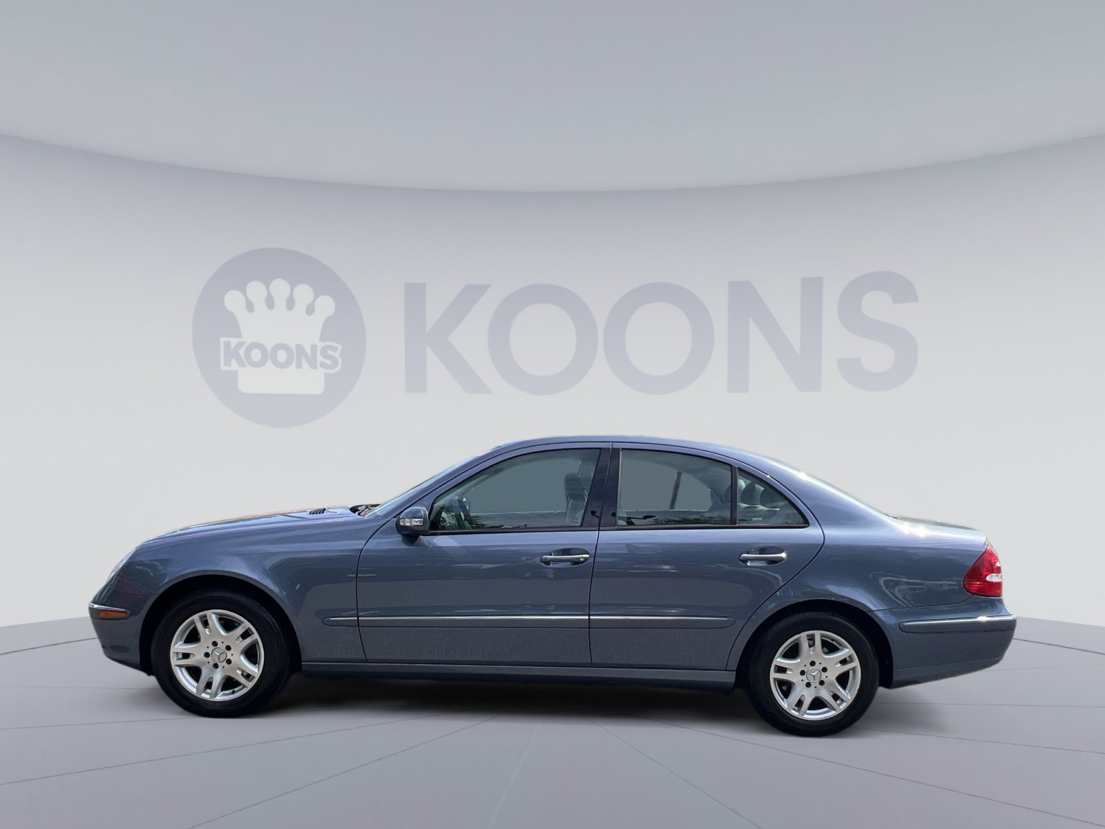 Used 2005 Mercedes-Benz E 320 4MATIC Sedan image 2