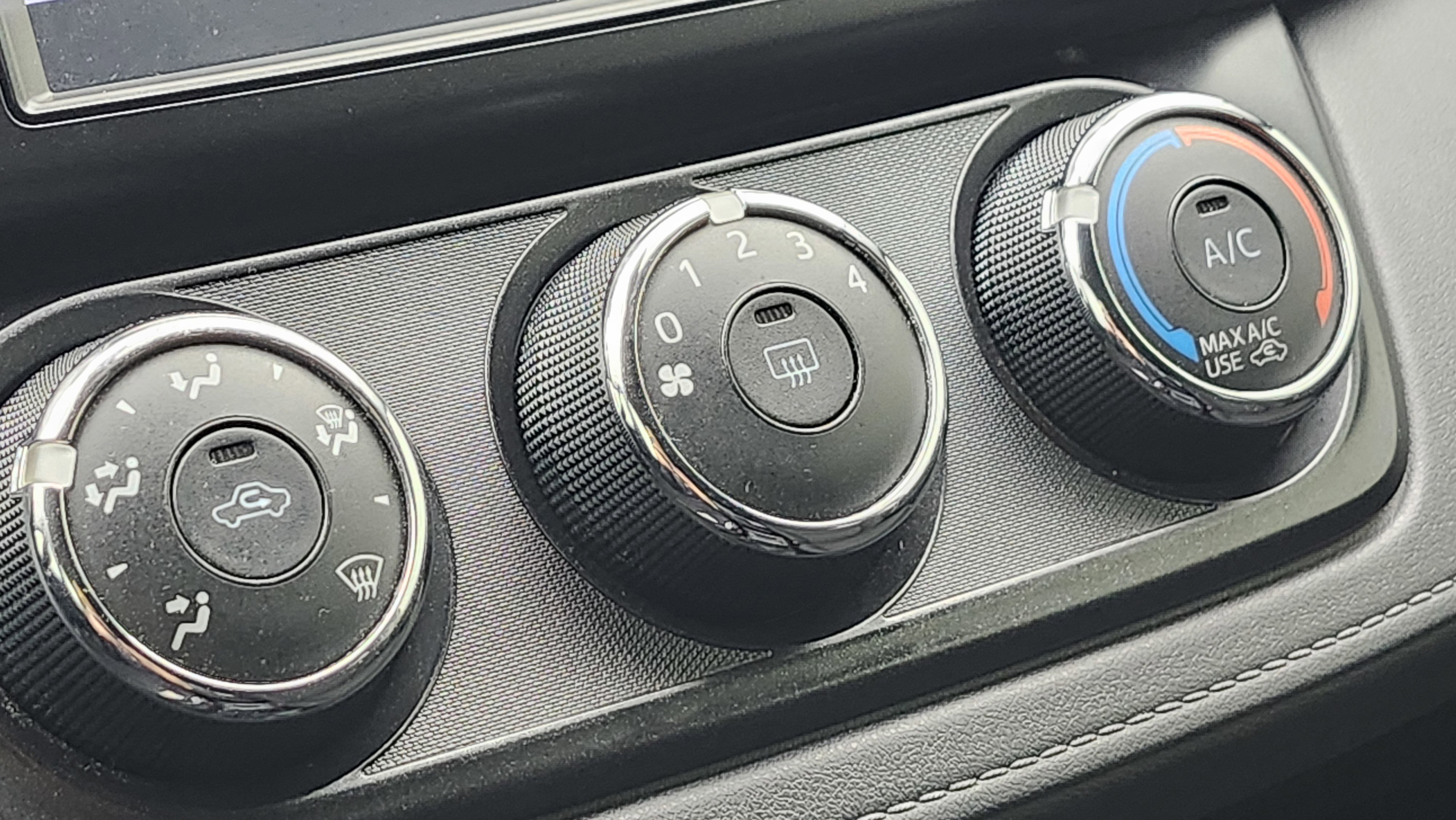 Used 2017 Toyota RAV4 LE image 26