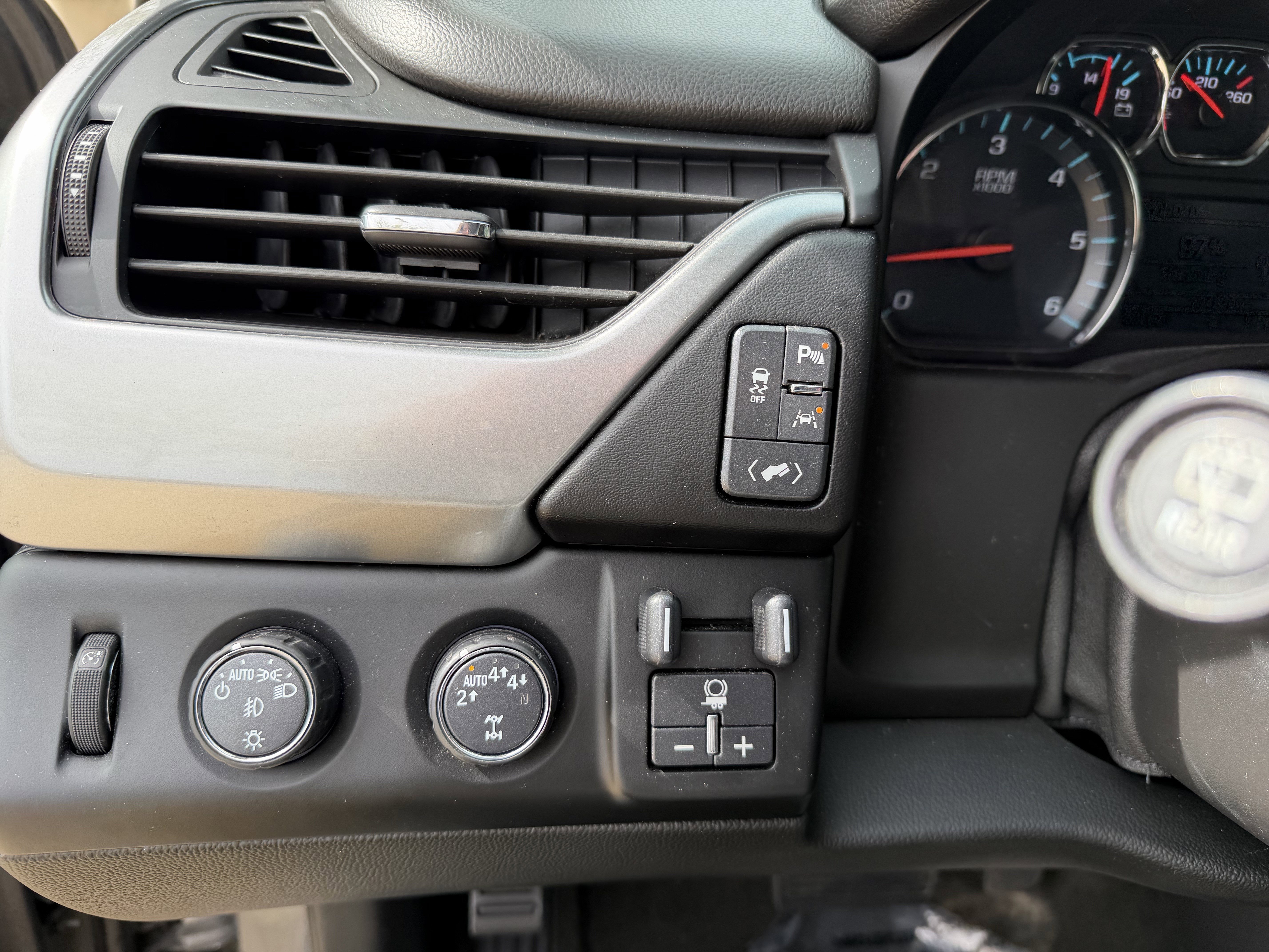 Used 2018 Chevrolet Suburban Premier w/ Max Trailering Package AWD/4WD image 15