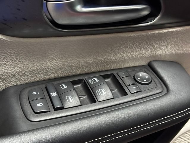 Used 2024 Chrysler Pacifica Touring-L FWD image 20