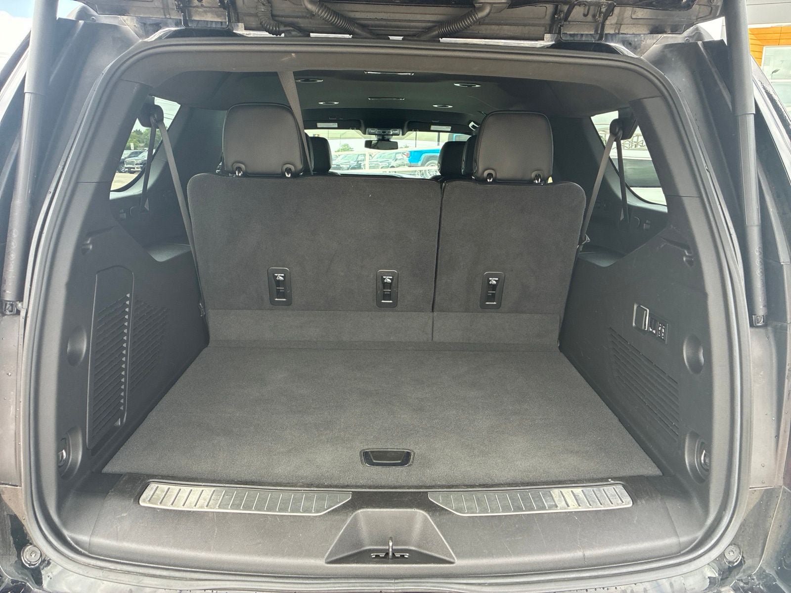 Used 2022 GMC Yukon XL Denali AWD/4WD image 5