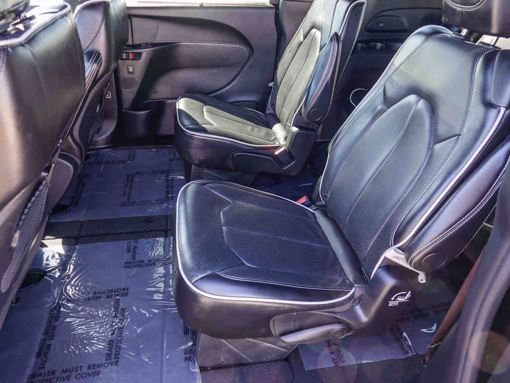 Used 2025 Chrysler Pacifica Limited FWD image 17