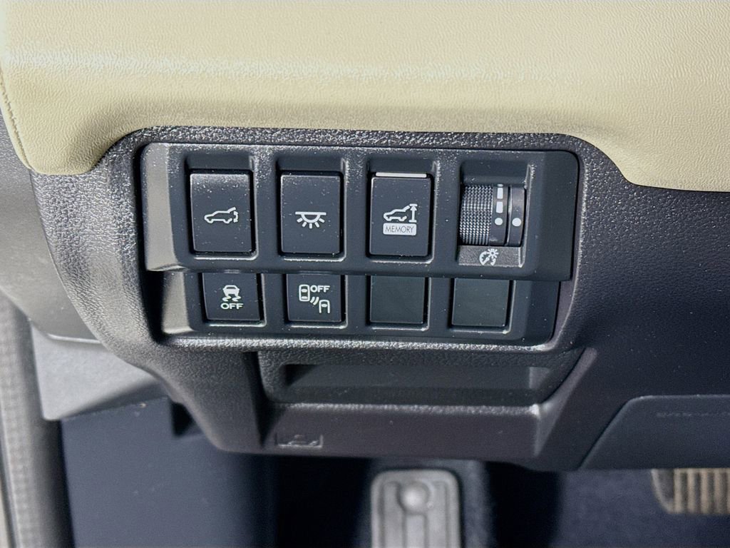 Used 2021 Subaru Ascent Limited w/ Technology Package image 12