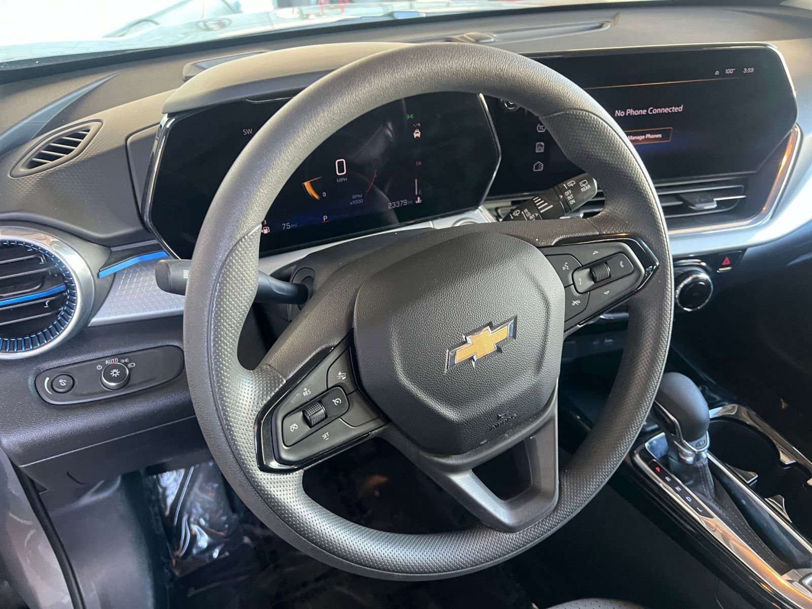 Used 2025 Chevrolet Trax LT FWD image 28