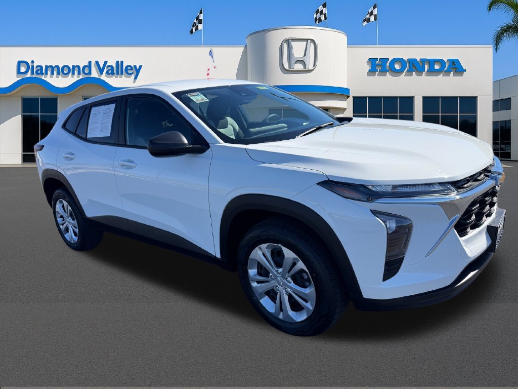 Used 2025 Chevrolet Trax LS
