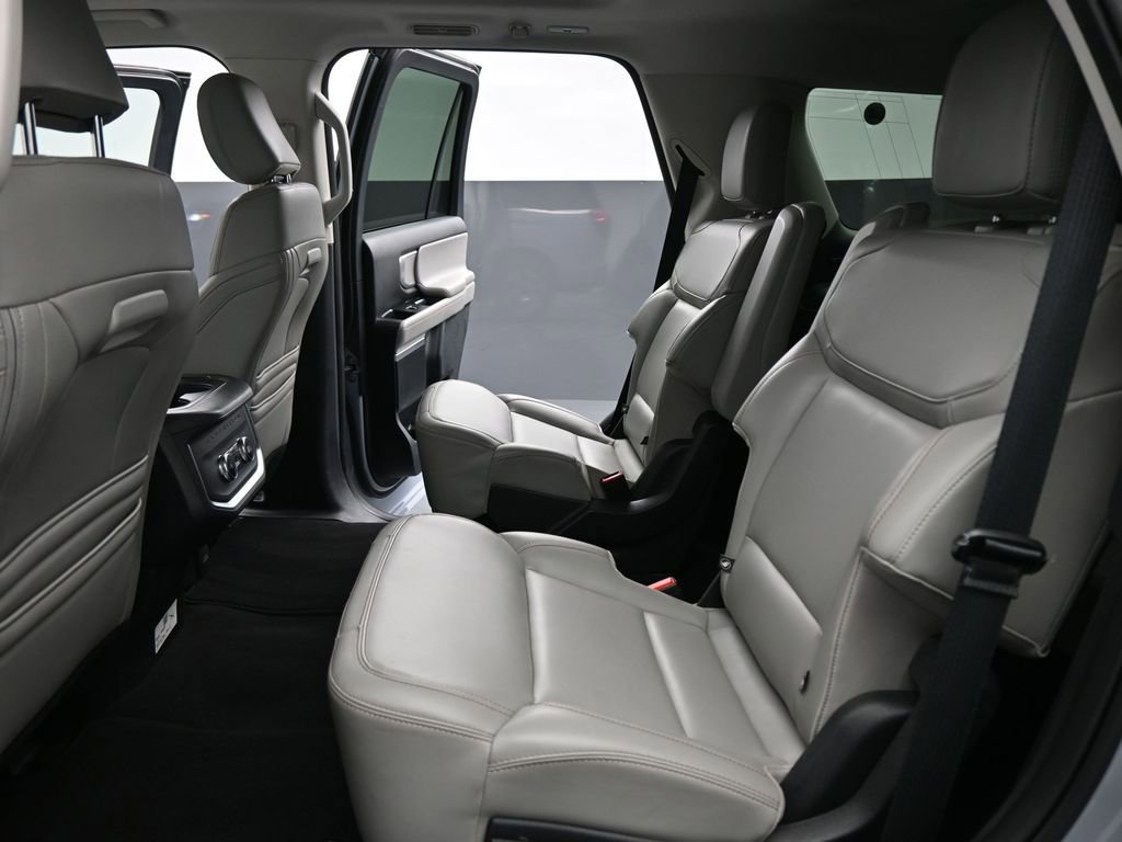 Certified 2025 Ford Expedition Active image 18