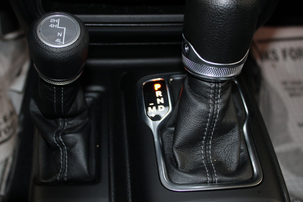 Used 2024 Jeep Wrangler Sport AWD/4WD image 39