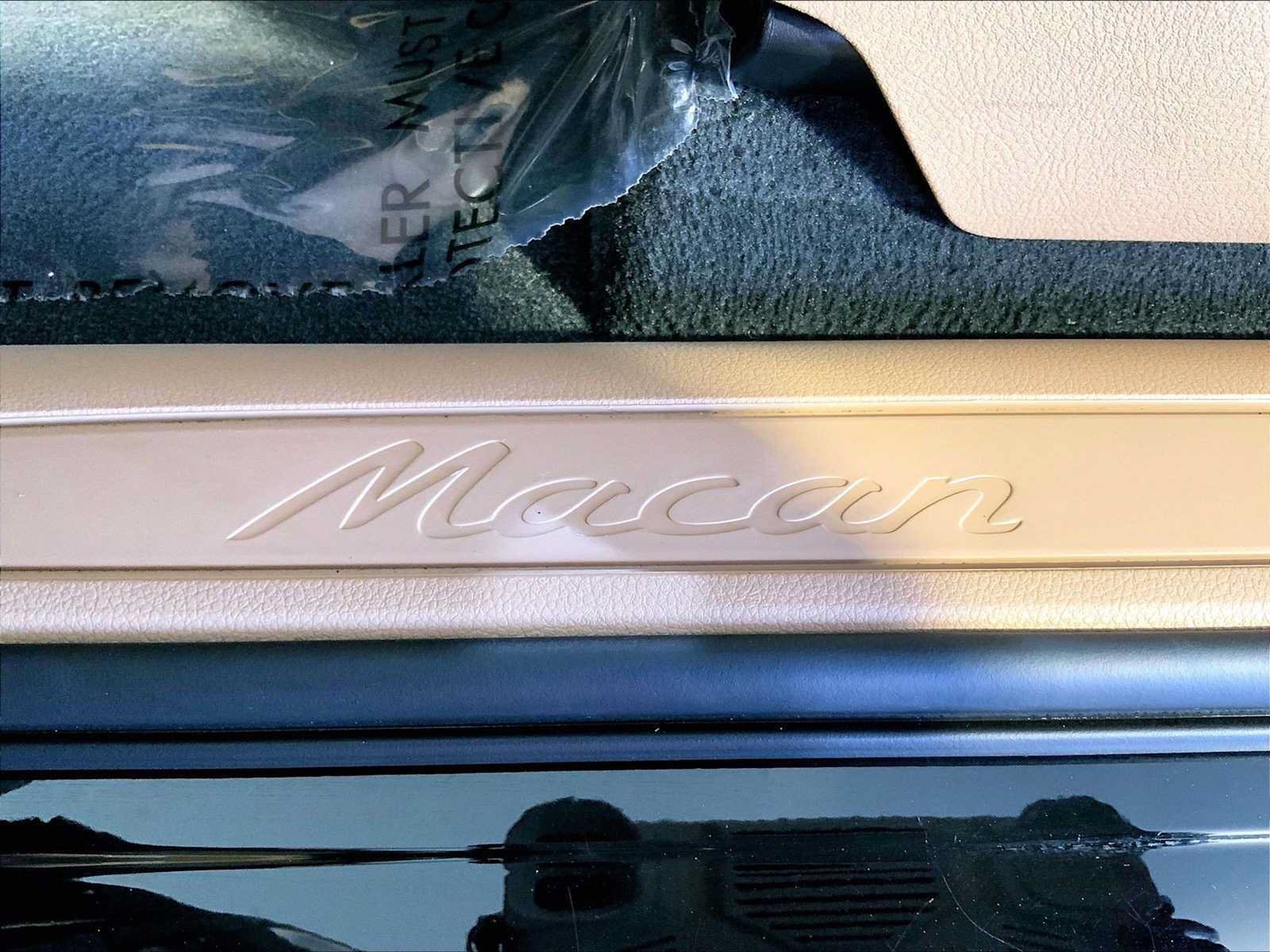 Certified 2023 Porsche Macan AWD/4WD image 19