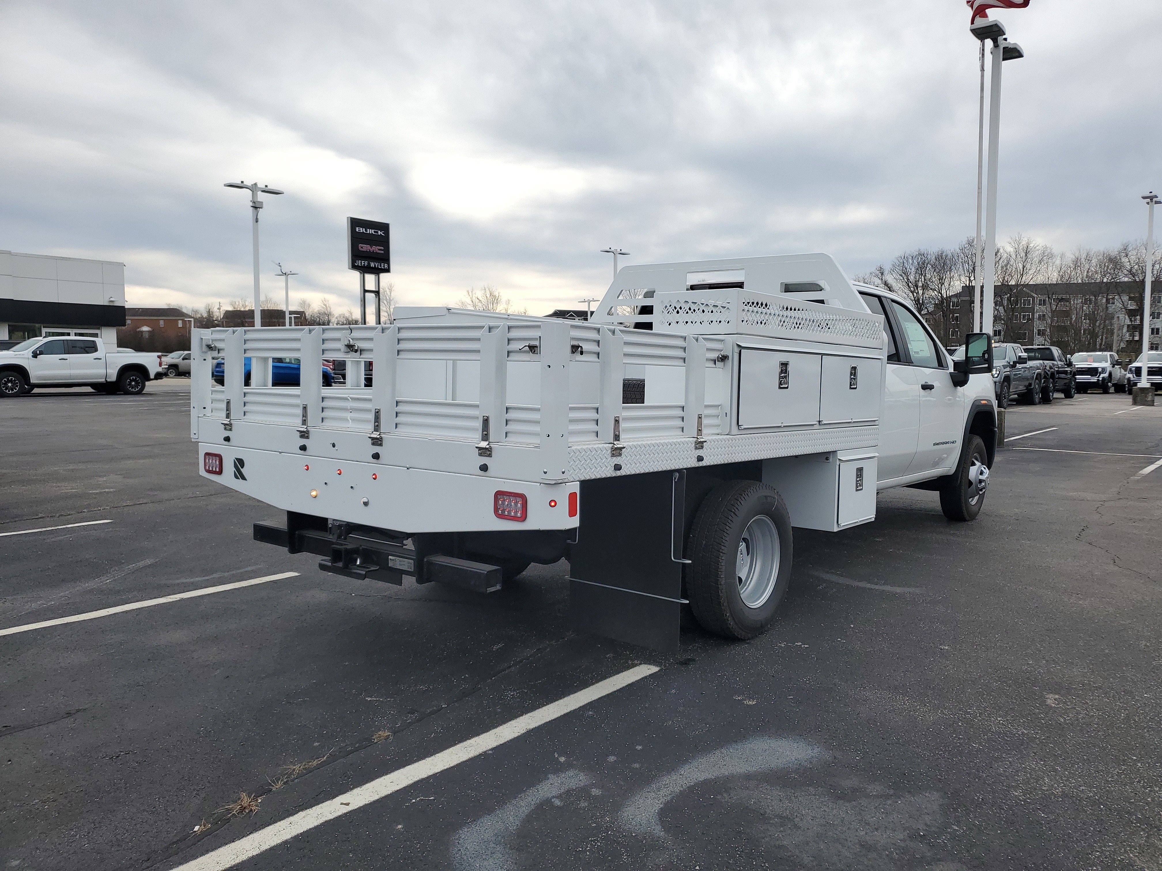 New 2025 GMC Sierra 3500 Pro w/ Convenience Package AWD/4WD image 4
