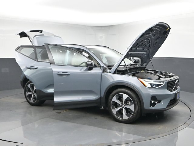 Used 2023 Volvo XC40 B5 Plus w/ Protection Package Premier AWD/4WD image 51