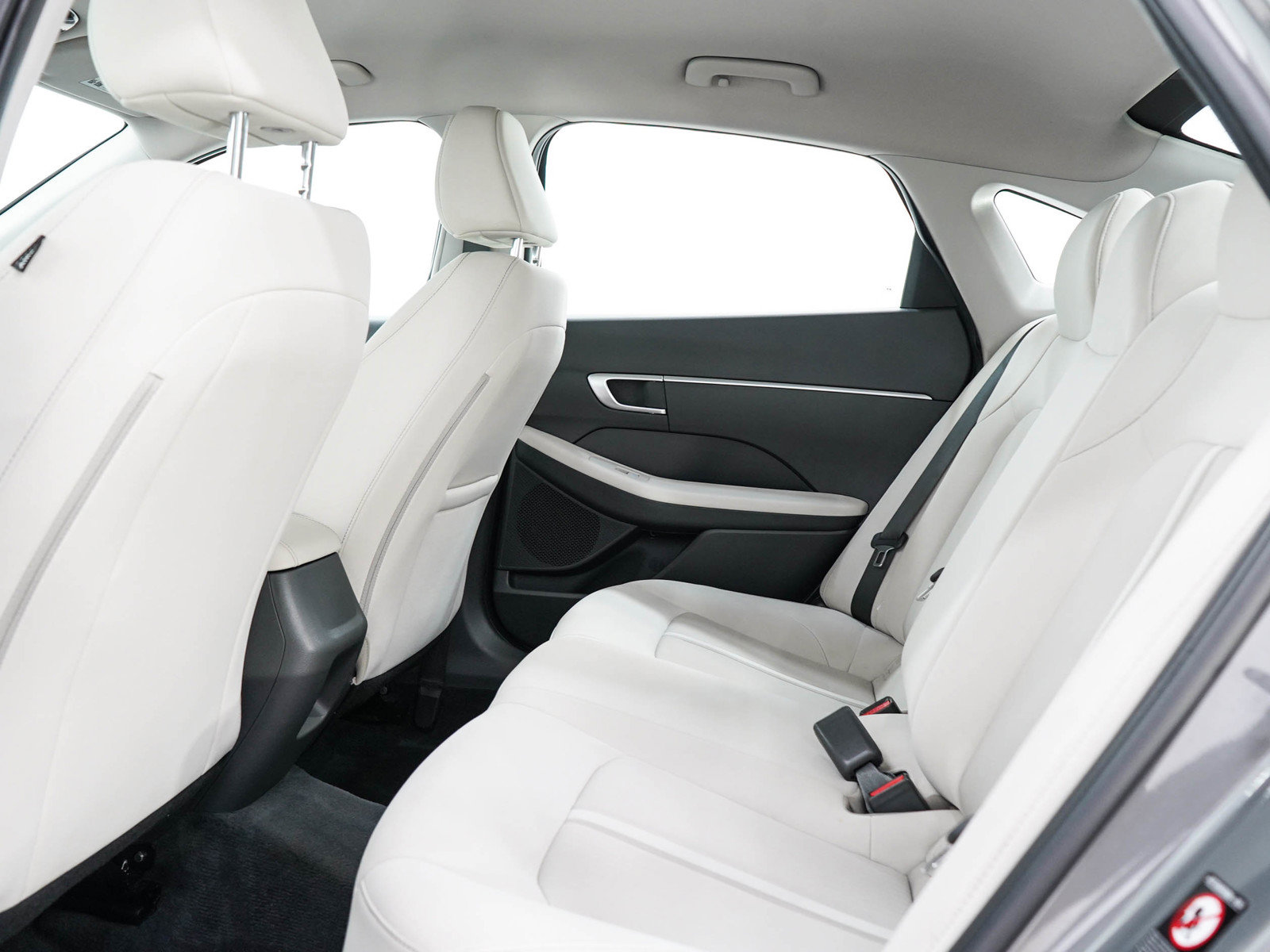 Used 2022 Hyundai Sonata SE w/ Cargo Package FWD image 13