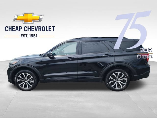 Used 2025 Ford Explorer ST-Line AWD/4WD image 2