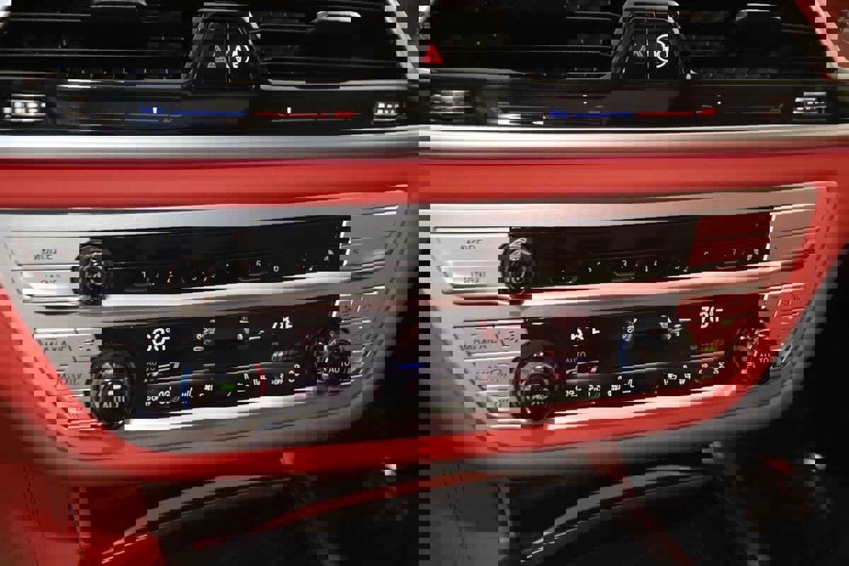 Used 2022 BMW ALPINA B7 xDrive w/ Luxury Rear Seating Package image 56