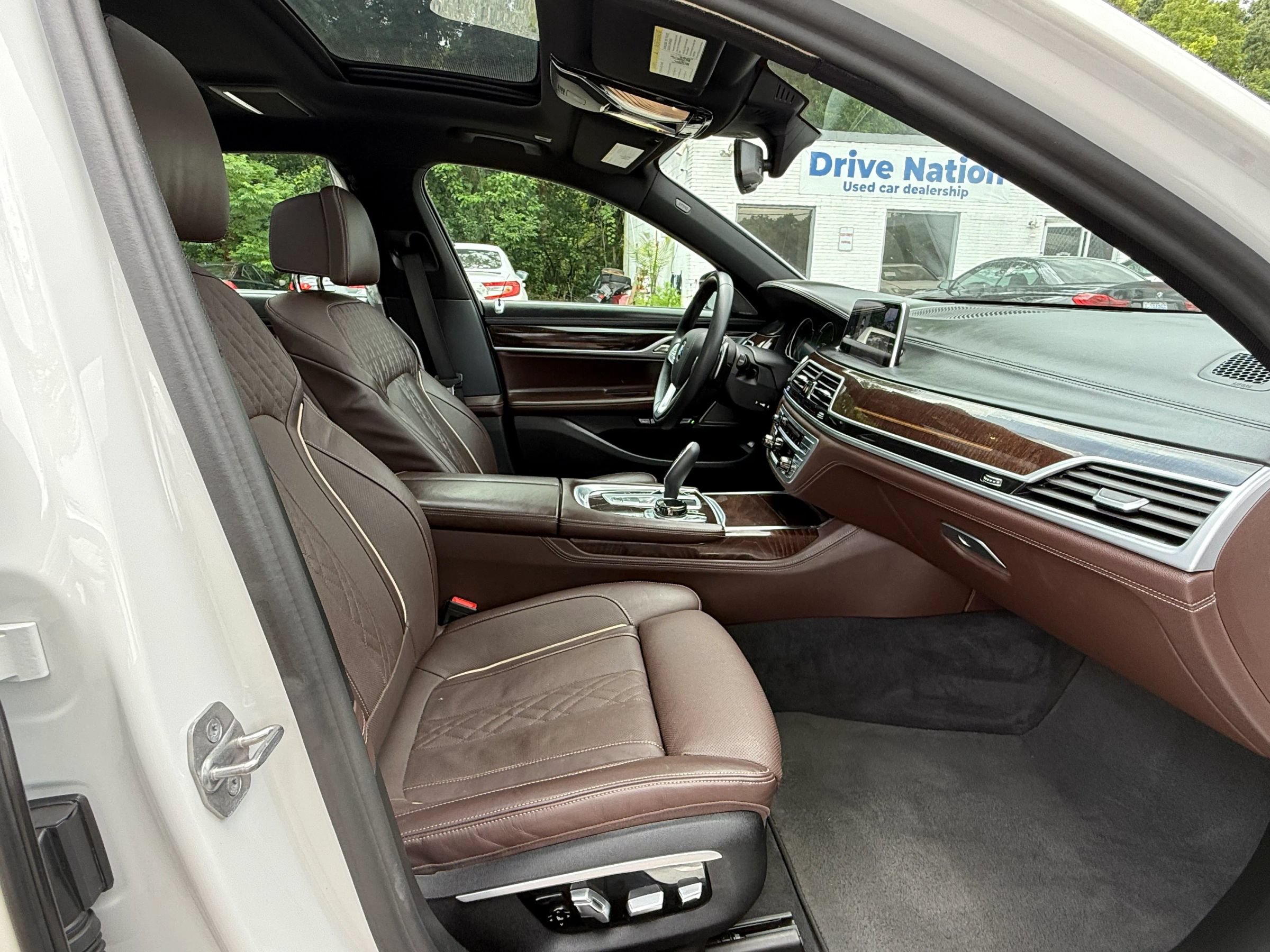 Used 2017 BMW 750i RWD image 14