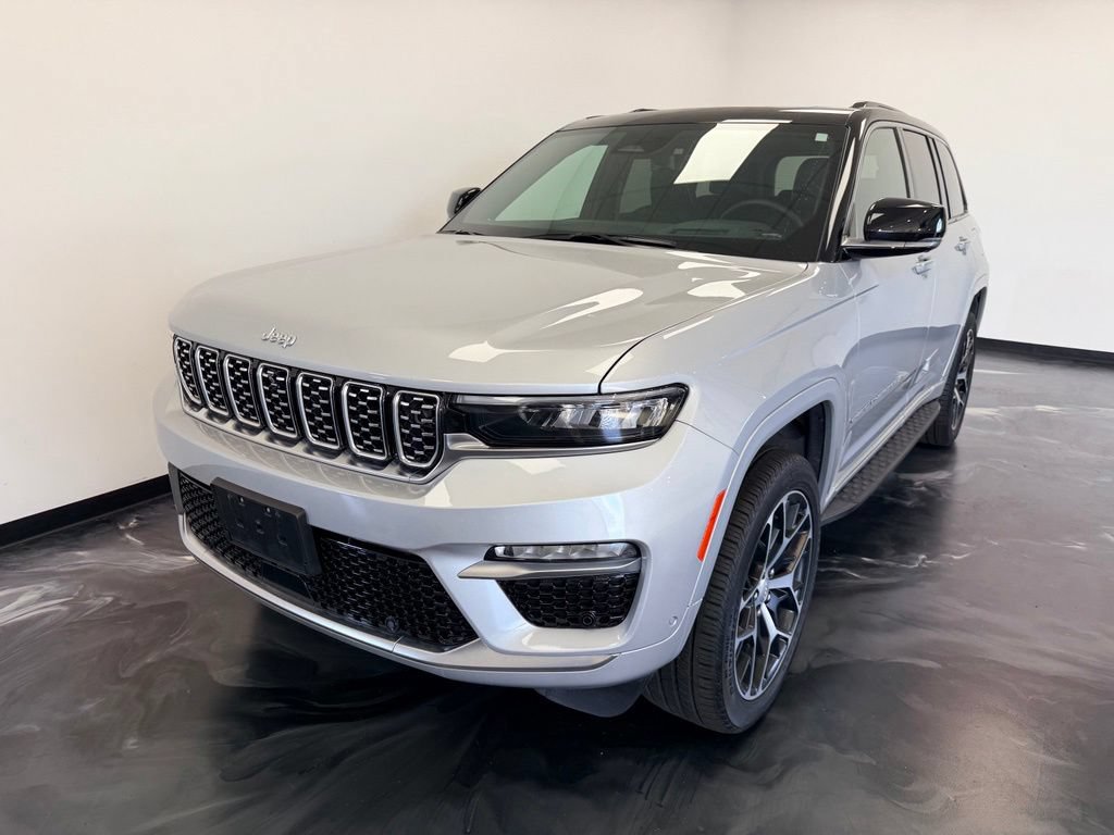 Used 2024 Jeep Grand Cherokee Summit AWD/4WD image 4