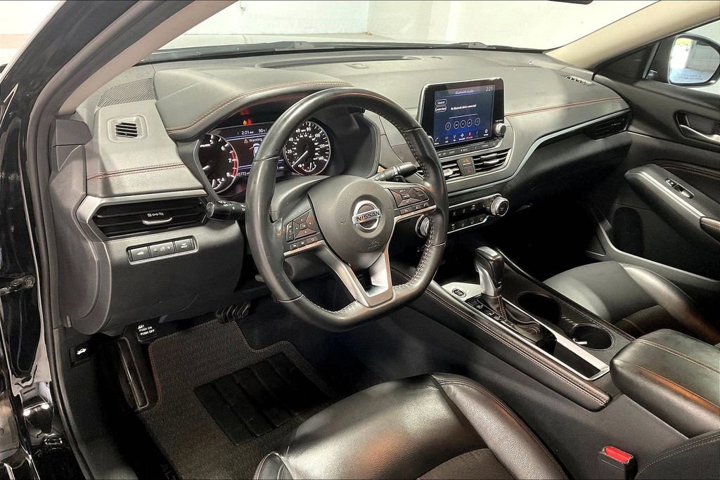 Used 2022 Nissan Altima 2.5 SR w/ Midnight Edition Package FWD image 16