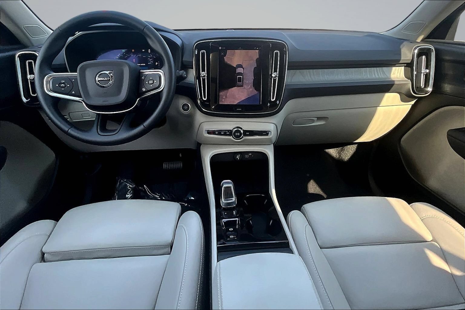 Used 2026 Volvo XC40 B5 Plus AWD/4WD image 8
