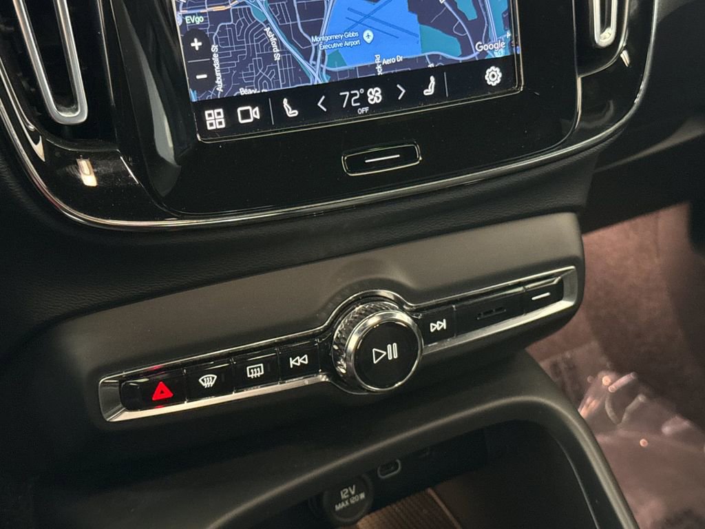 Certified 2023 Volvo XC40 Recharge Core image 20